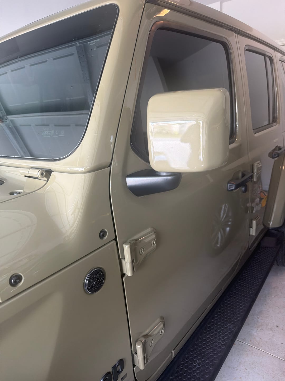 Customer photo review of Mirror Cover Color Matched Fits Wrangler JL Gladiator JT