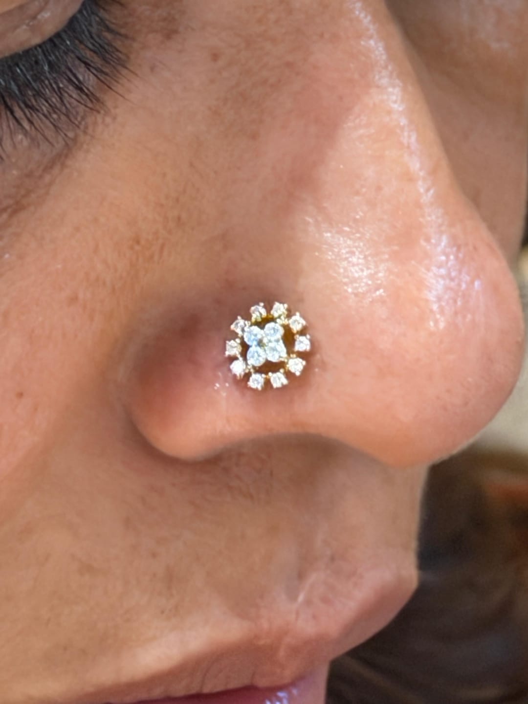 Customer photo review of Cubed Halo Bead Screw Nose Pin