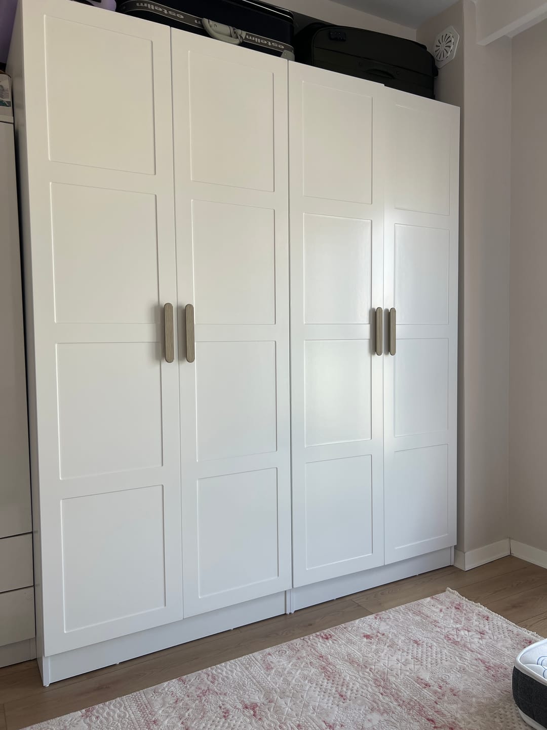 Customer photo review of Rani BA194 Membran Kapaklı Modüler Gardırop 4 Kapaklı Raflı Askılı Elbise Dolabı Beyaz
