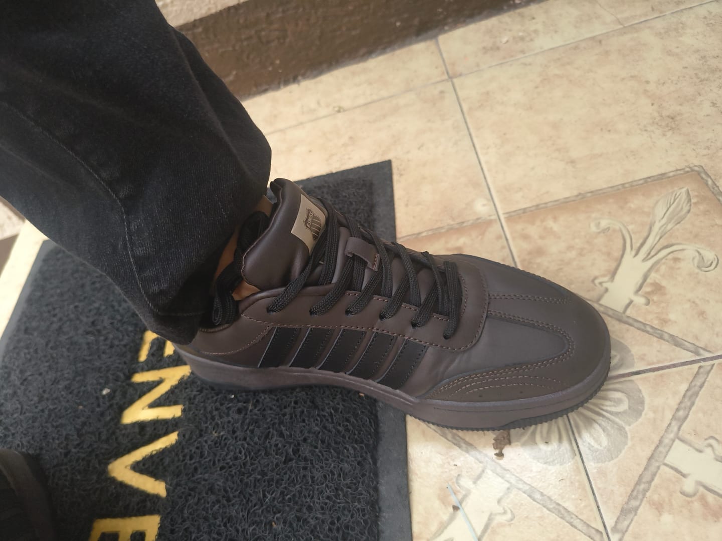 Customer photo review of Tenis Morgan Court Men