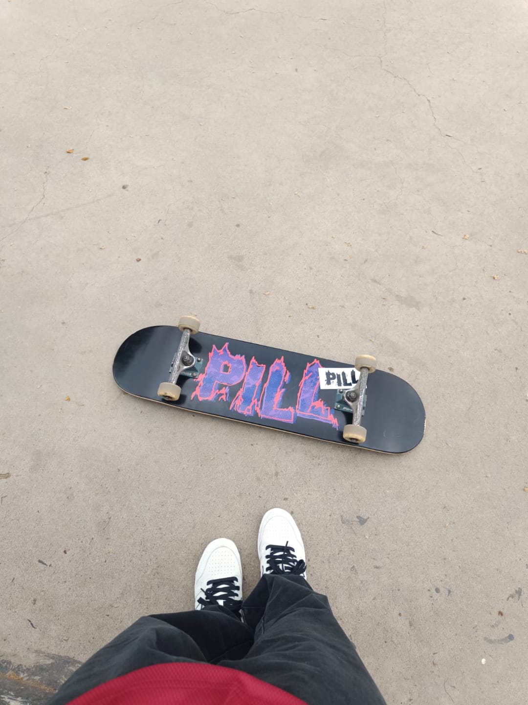 Customer photo review of Tabla de skate Pill Thick Ice 1 8.25x32 + lija de regalo