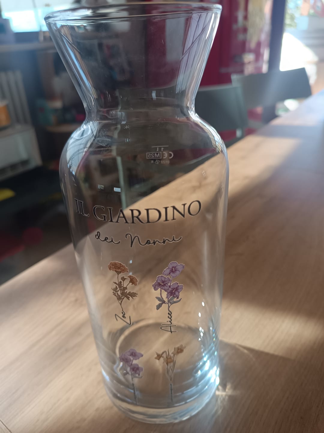 Customer photo review of Il giardino della mamma – Vaso in vetro personalizzato con nome e fiori per mamma e nonna