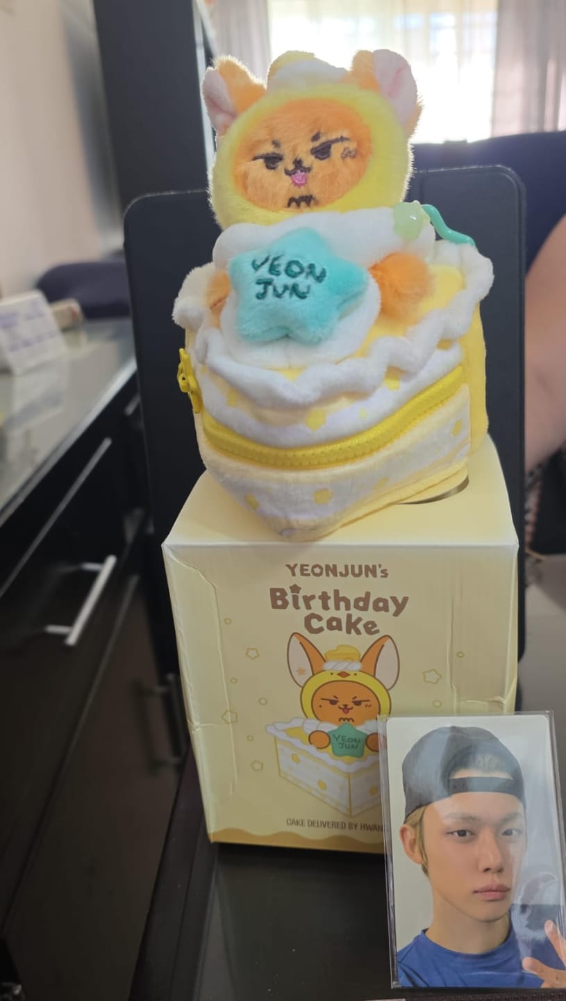 Customer photo review of TXT YEONJUN - YEONJUN'S BIRTHDAY CAKE OFFICIAL MD HWANG CHOON CAKE POUCH
