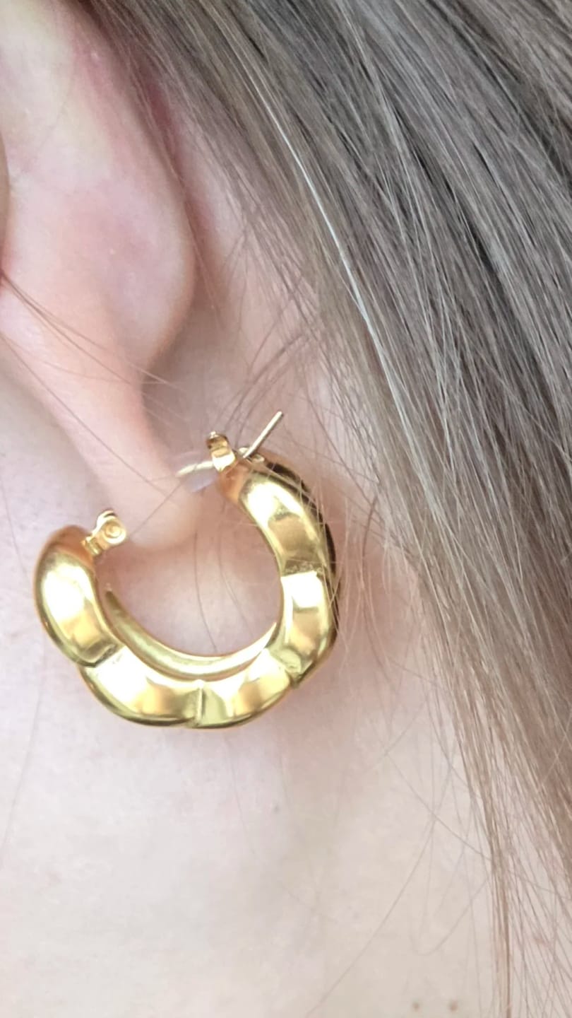 Customer photo review of Chunky Chain Hoops