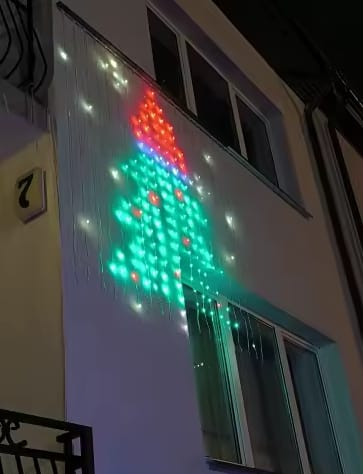 Customer photo review of MerryPixels™ - Smart Animated Christmas Balcony Lights