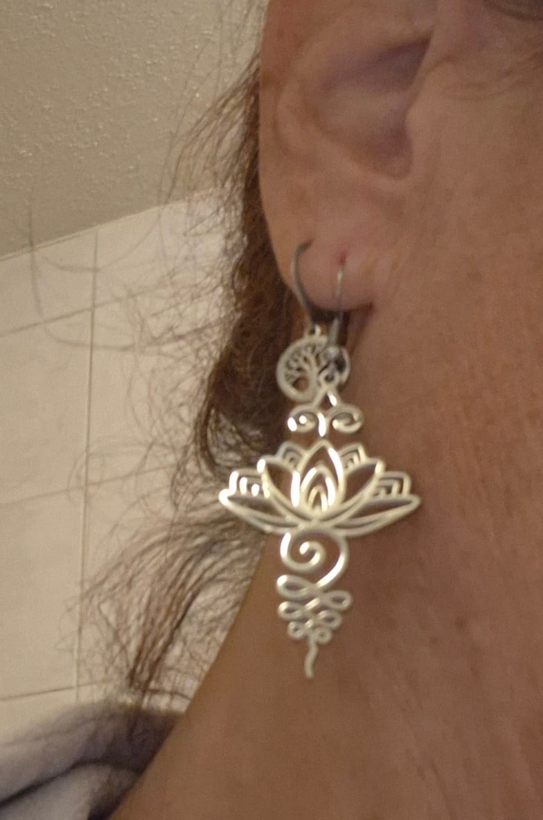 Customer photo review of Boucles d'Oreilles "Lotus Unalome"