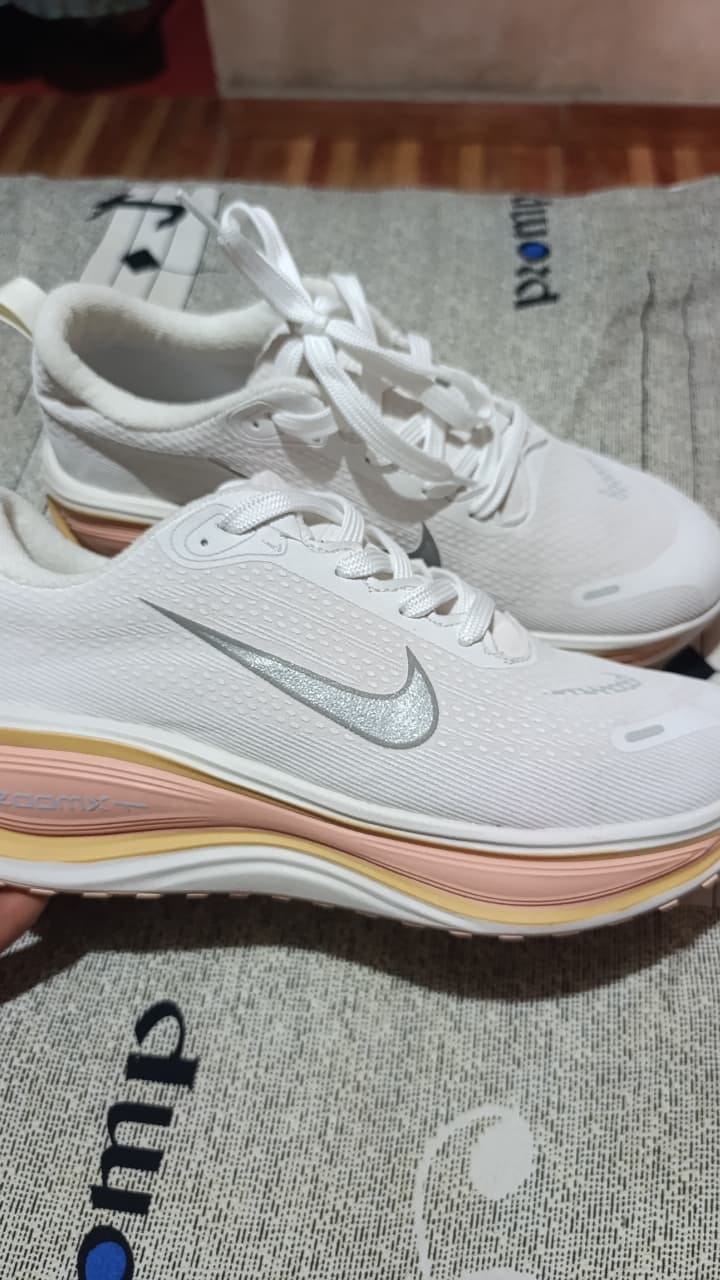 Customer photo review of NIKE VOMERO PLUS - DAMA