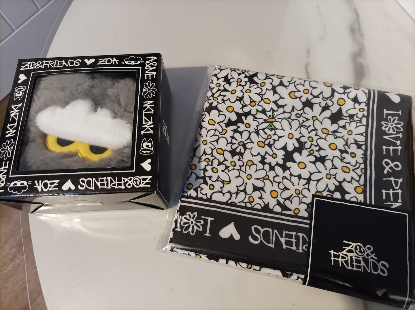 Customer photo review of G-Dragon - [ZO&FRIENDS / ZOAful Winter POP-UP] Official Merch - ZOA Face Pouch Keyring