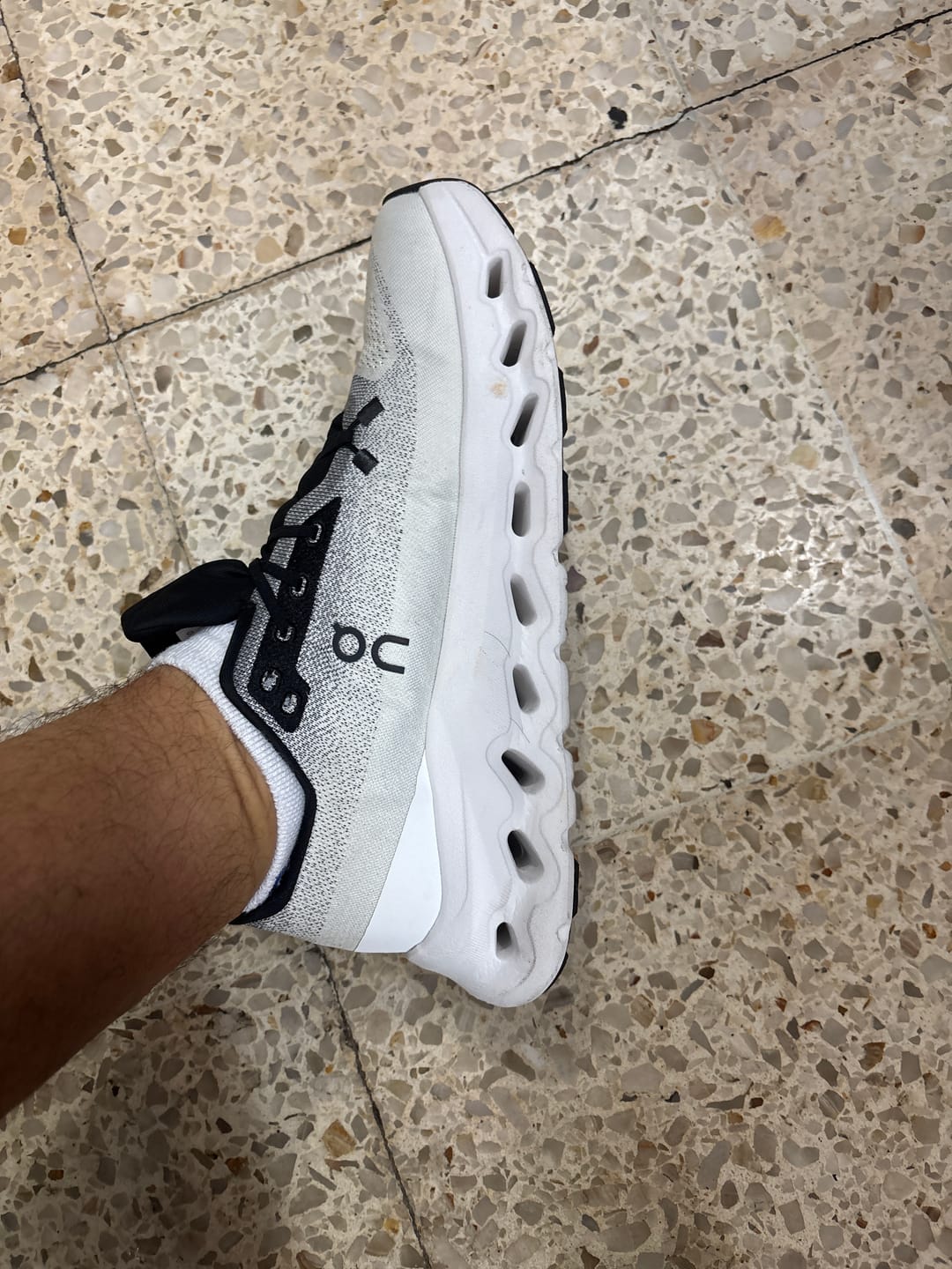 Customer photo review of Tenis On Cloud Tilt White Black Ivory Importado