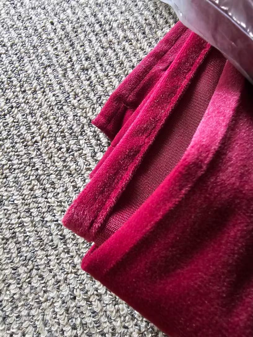 Customer photo review of Cortina Blackout de Veludo Vermelho Elegante Sob Medida - Vionelle