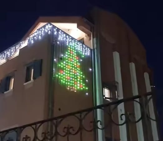 Customer photo review of MerryPixels™ - Smart Animated Christmas Balcony Lights