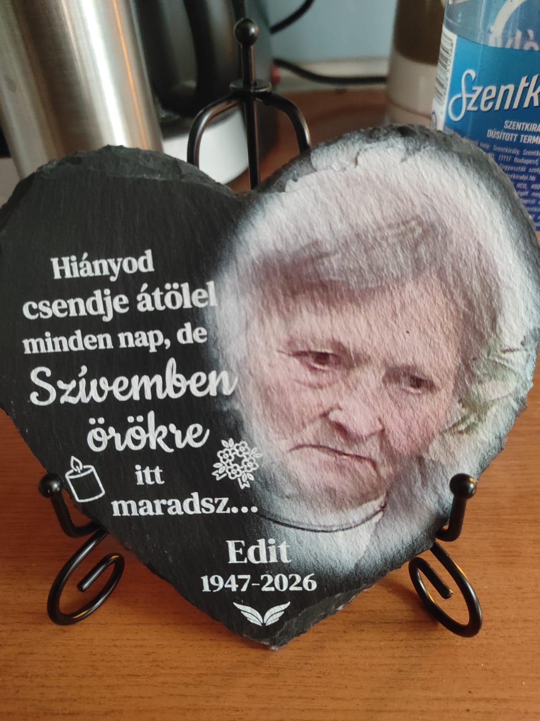 Customer photo review of NeFeledd - Személyre Szabott Emlékkő Szeretted Emlékére