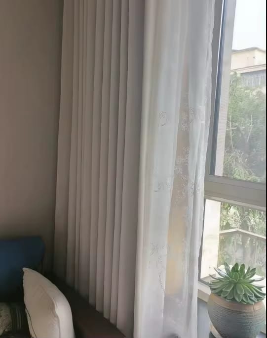 Customer photo review of Cortina Luxuosa 100% Blackout Chenille Branca Sob Medida - Ivoire
