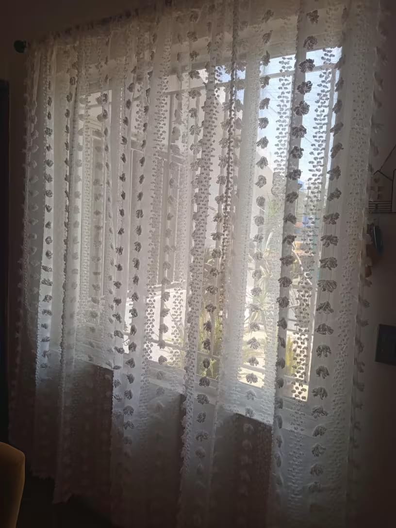 Customer photo review of Cortina Voil de Renda com Pompons Branca Sob Medida - Belle Pompon