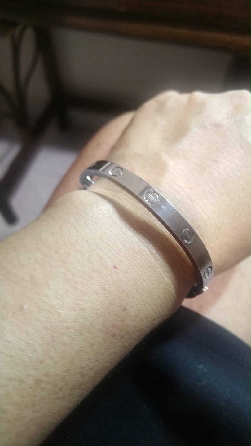 Customer photo review of Brazalete Carlota Plata