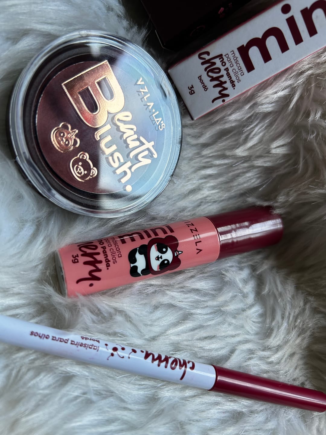 Customer photo review of Lapiseira para Olhos Bordô - Cherry - Vizzela