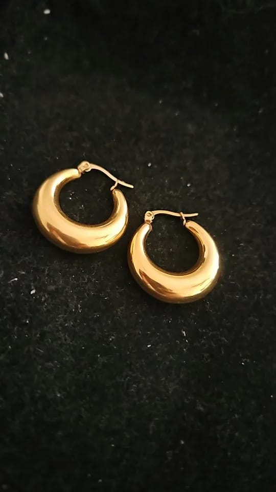 Customer photo review of Modern Edge Golden Hoops