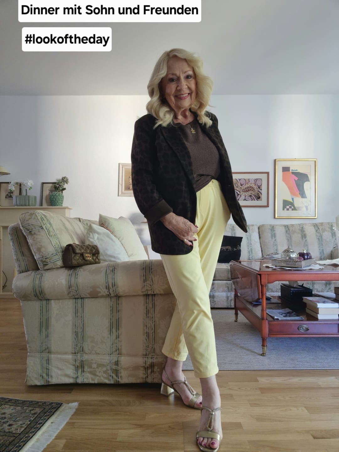 Customer photo review of Stretch Butterstoff Blazer LOOK TO THE SKY LEO dark chocolate/schwarz