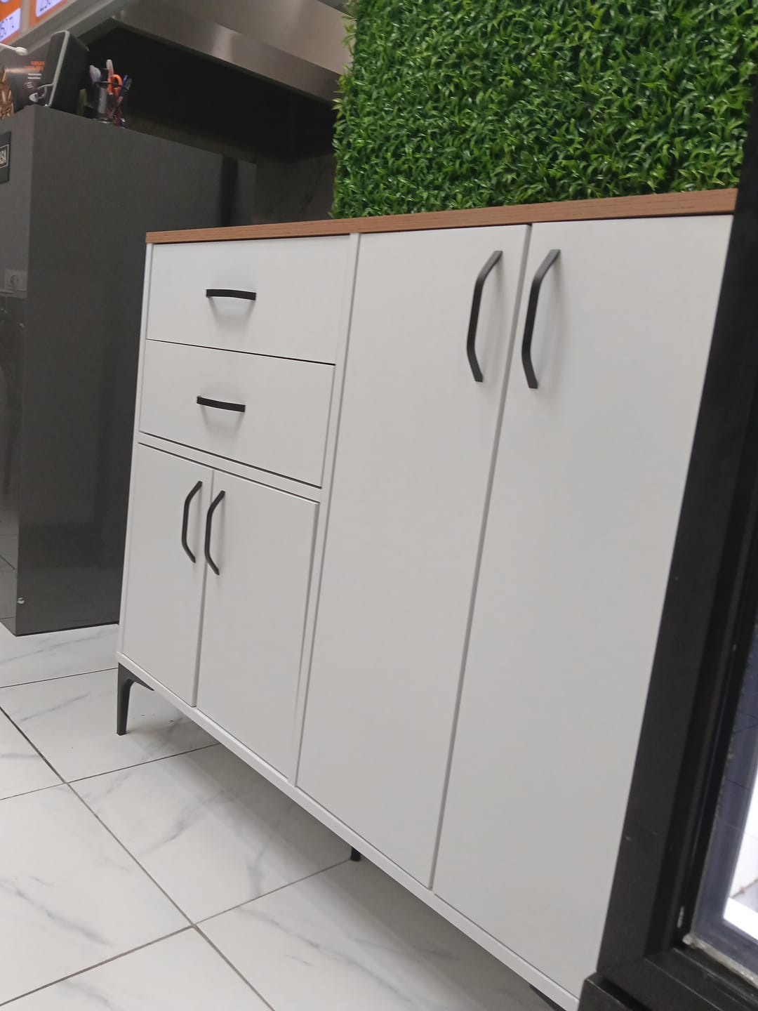 Customer photo review of Rani JE210 Kahve Köşesi Çok Amaçlı Dolap 4 Kapaklı 2 Çekmeceli Kiler Mutfak Dolabı Beyaz - Sepet Ceviz