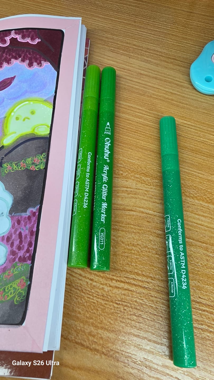 Customer photo review of Ohuhu Acrylic Metallic Glitter Markers, 24 Colors - 0.7mm & 3mm Tip Paint Pens