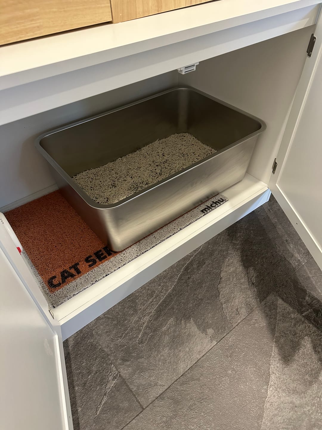 Customer photo review of Stainless Steel Open Cat Litter Box – Large High-Edge Design