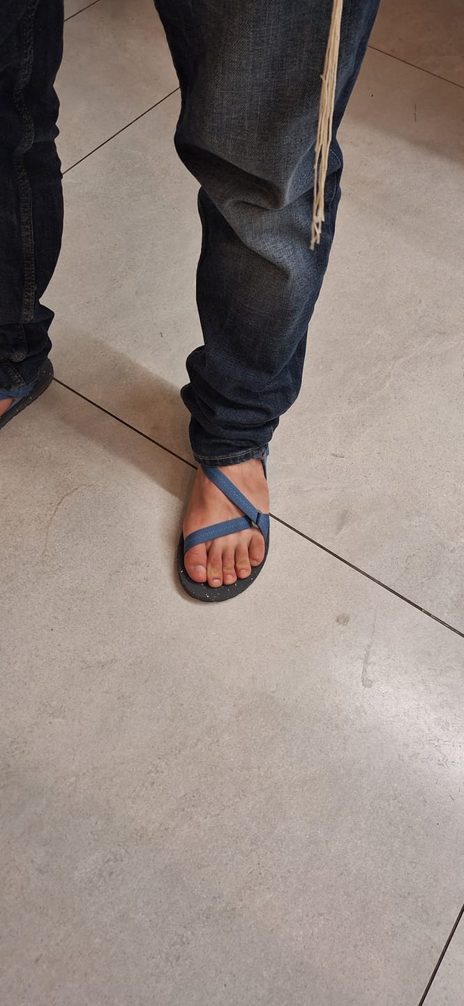 Customer photo review of סנדלי שורש סולו Slim | סנדלי ברפוט לגברים ונשים