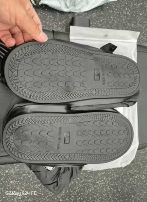 Customer photo review of Cubrebotas impermeable