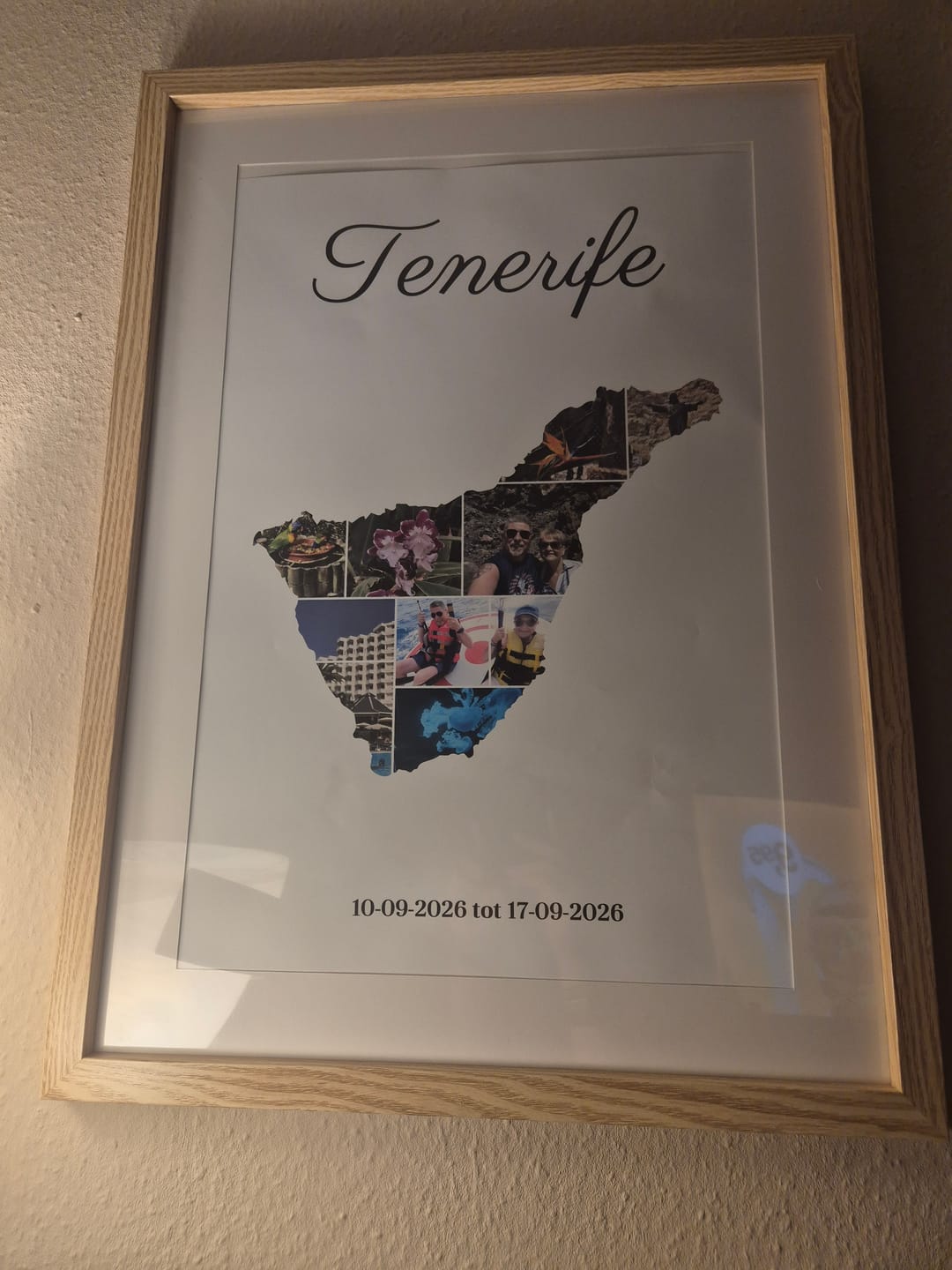Customer photo review of Gepersonaliseerde reisposter - Foto collage in vorm van continent of land