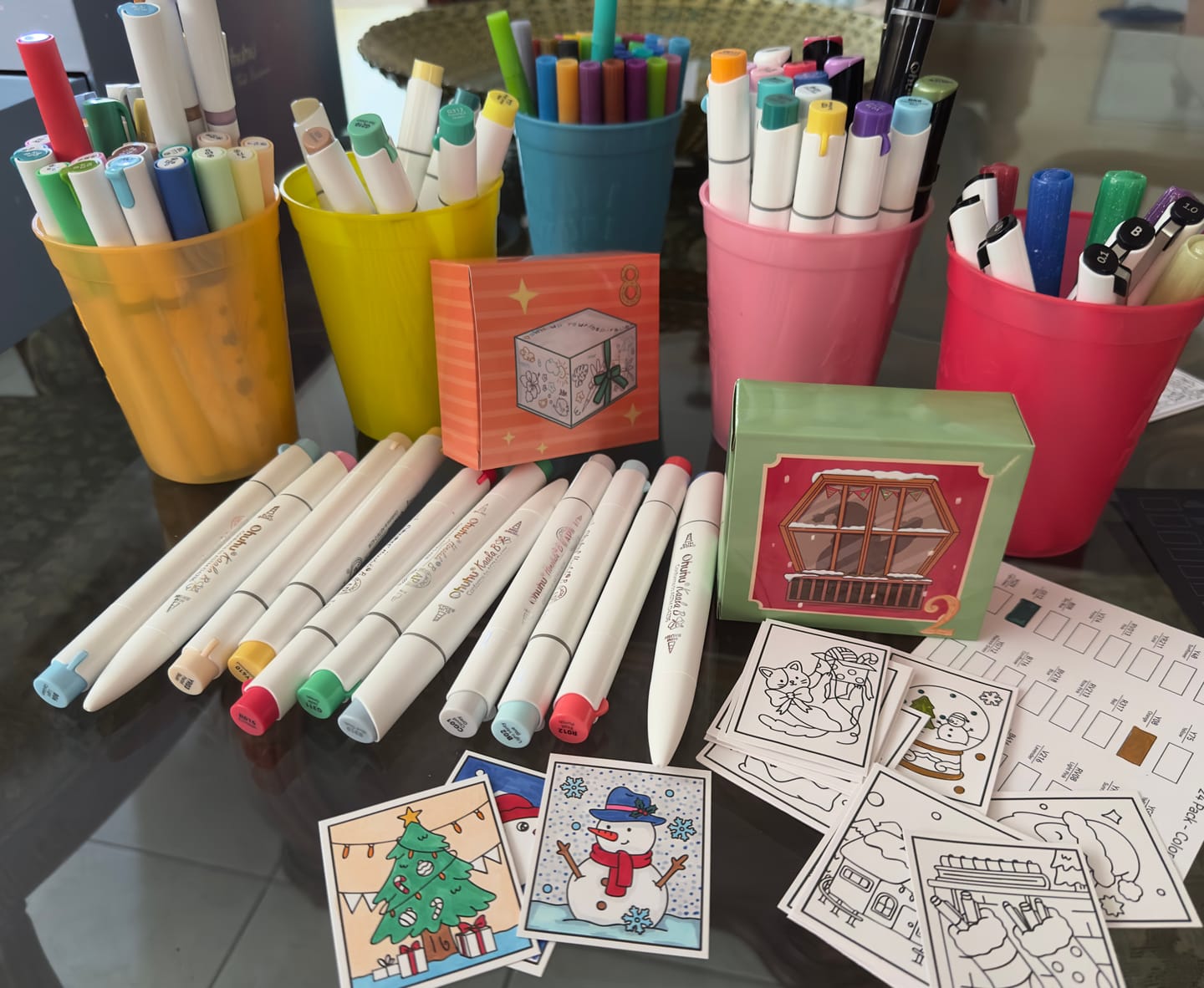 Customer photo review of Ohuhu Acrylic Metallic Glitter Markers, 24 Colors - 0.7mm & 3mm Tip Paint Pens
