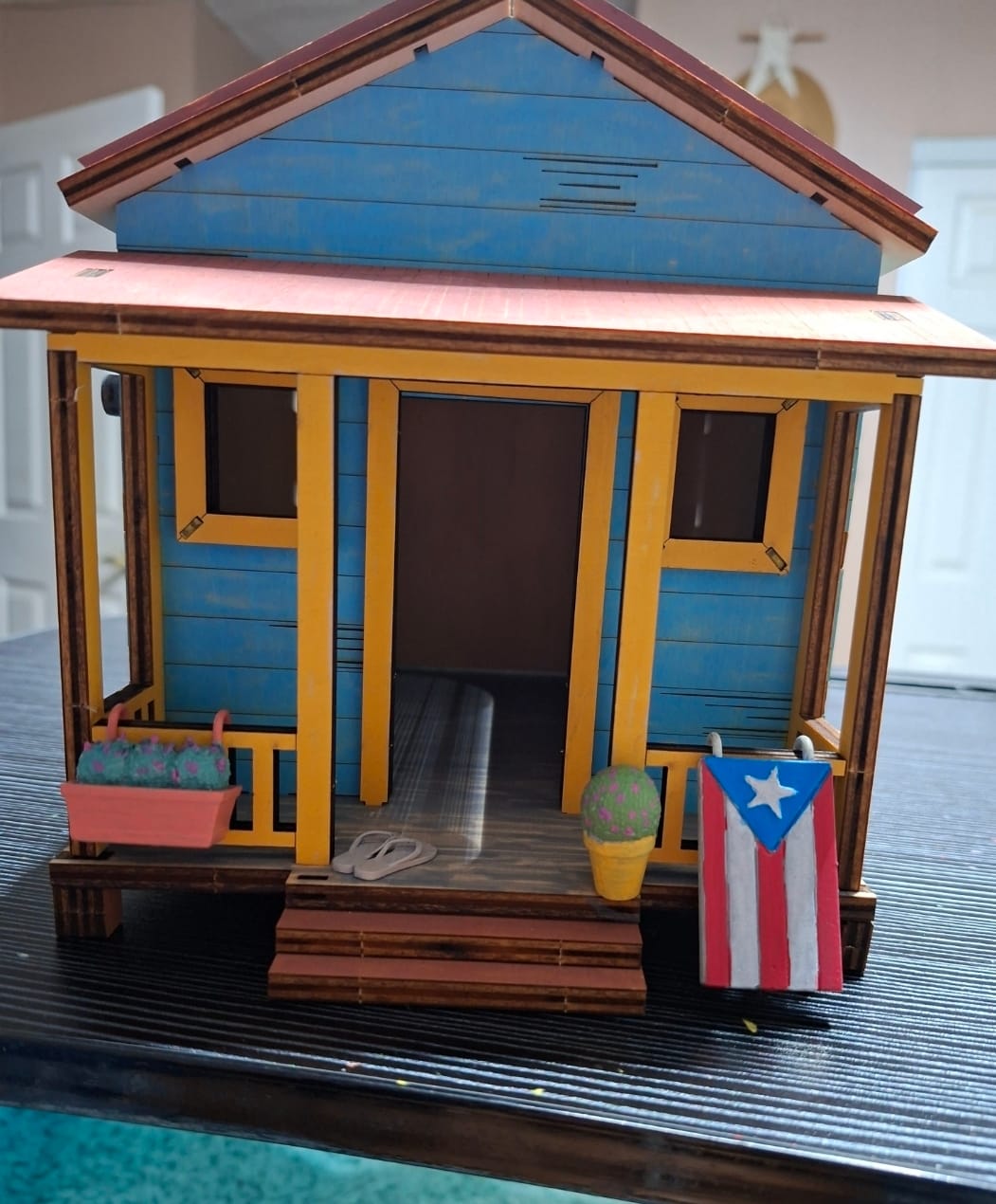 Customer photo review of Casita de Campo Alegría | Kit DIY Madera y Pintura