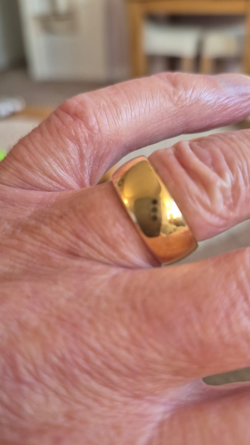 Customer photo review of Gold 8mm Wonder Ring
