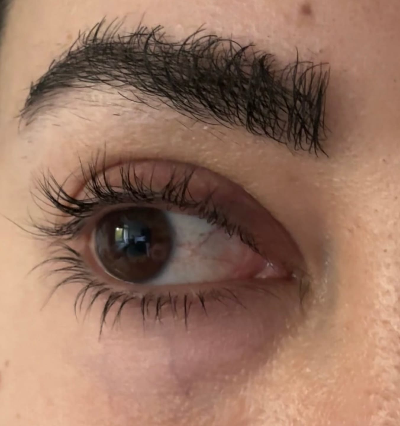 Customer photo review of Wimpernserum für Wachstum – Forbidden Essence für lange Wimpern