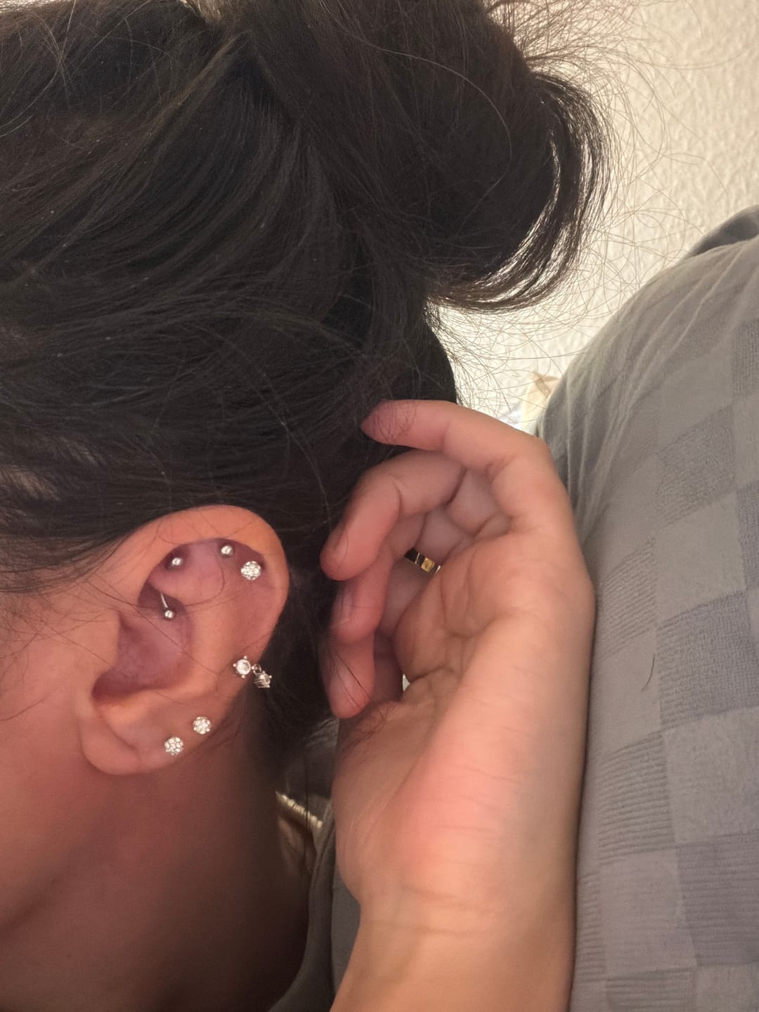 Customer photo review of Tragus Piercing mit Ferido Kristall Kugel
