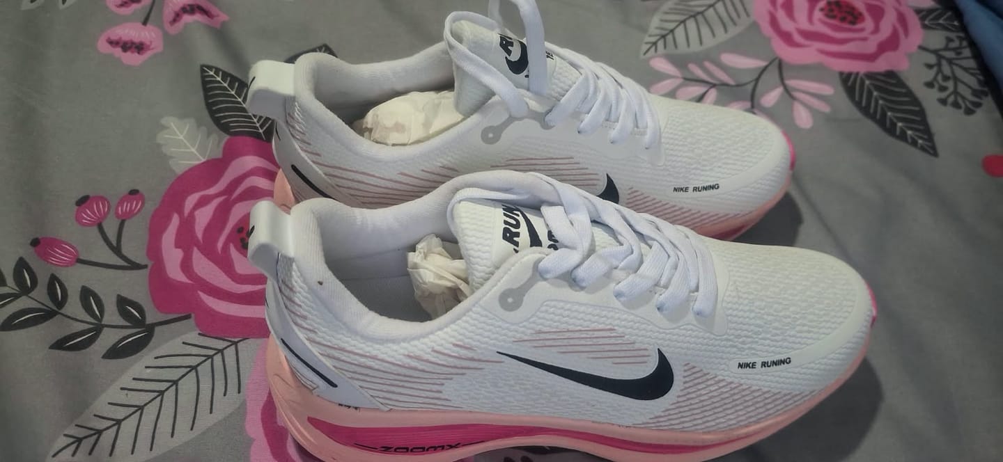 Customer photo review of NIKE VOMERO 18 - UNISEX