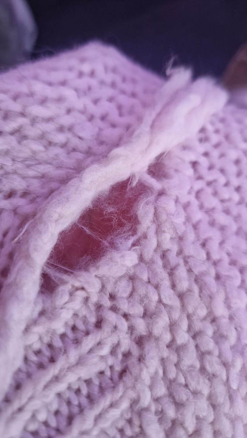 Customer photo review of Strickpullover mit Patch beige/rosa