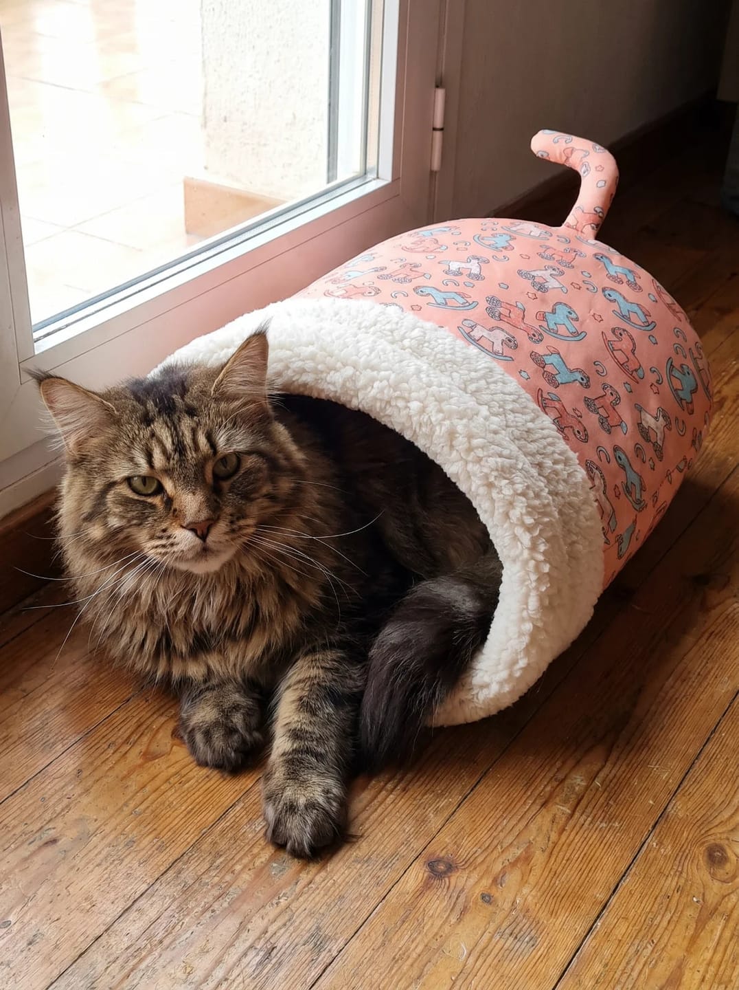 Customer photo review of CozyNido™ · El saco calentito para gatos