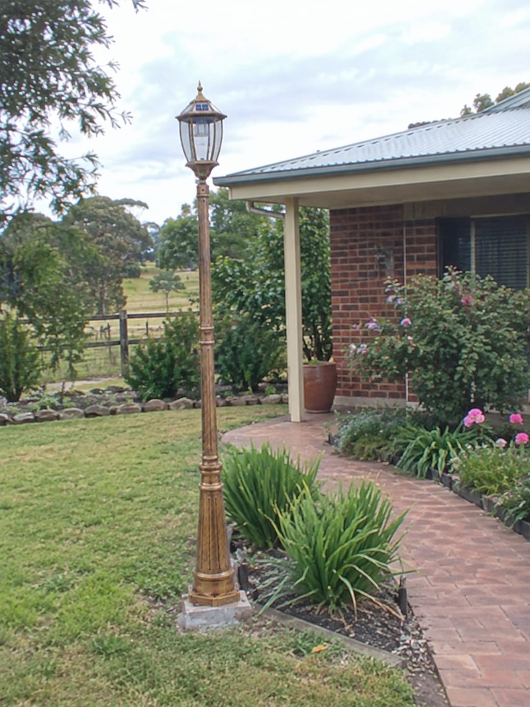 Customer photo review of Victorian Solar Post Light – Bronze Aluminium Solar Lamp Post