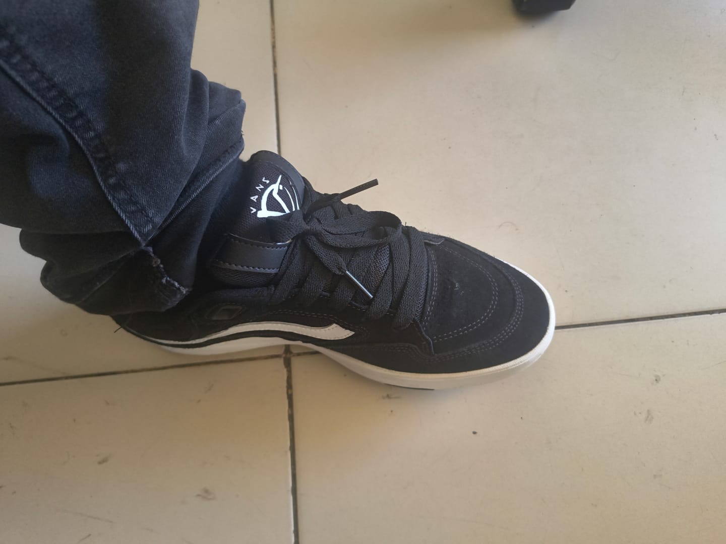 Customer photo review of Zapatillas Vans Skate Rowan Z3 Black/White/Red VN000V74BWT