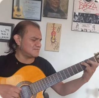 Customer photo review of De Tocar de Memoria a Entender tu Guitarra + 5 Bonos