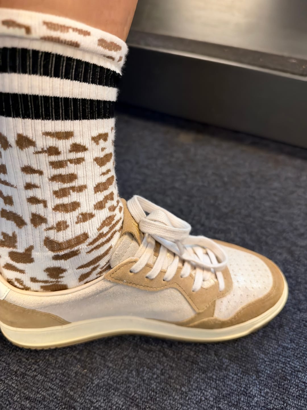 Customer photo review of AMANDA 1.0 - latte/schwarz