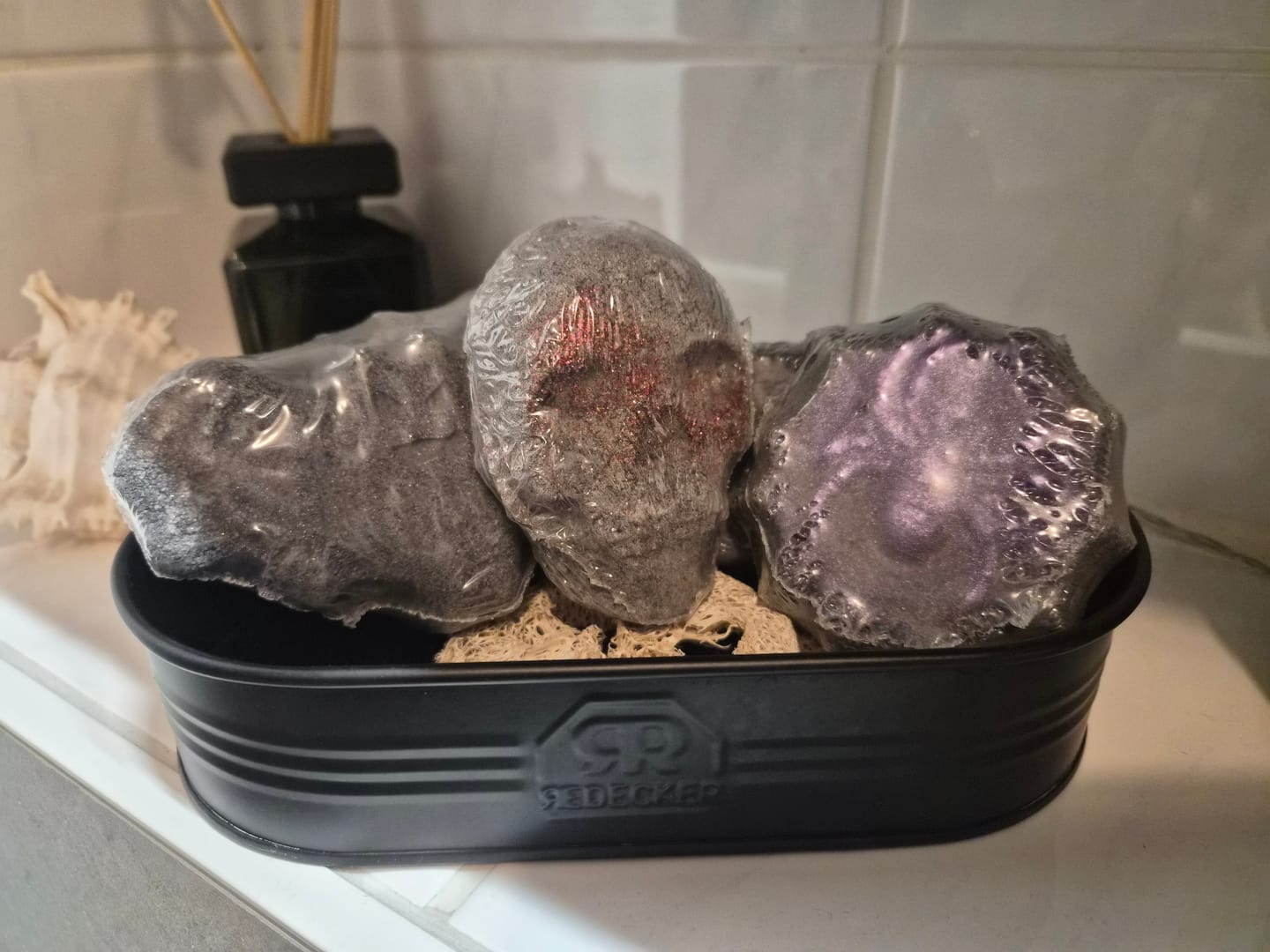 Customer photo review of Halloween Badebombe Fledermaus – Spooky schwarze Badebombe