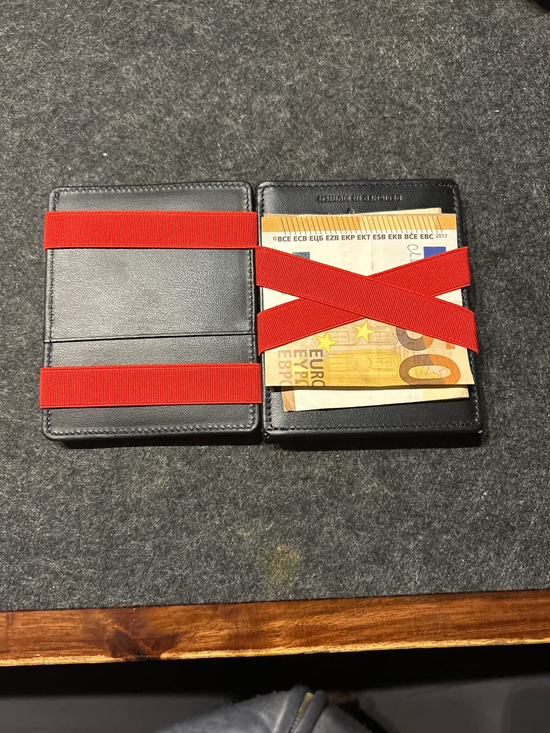Customer photo review of Flap Boy - Magic Wallet with Coin Pocket
