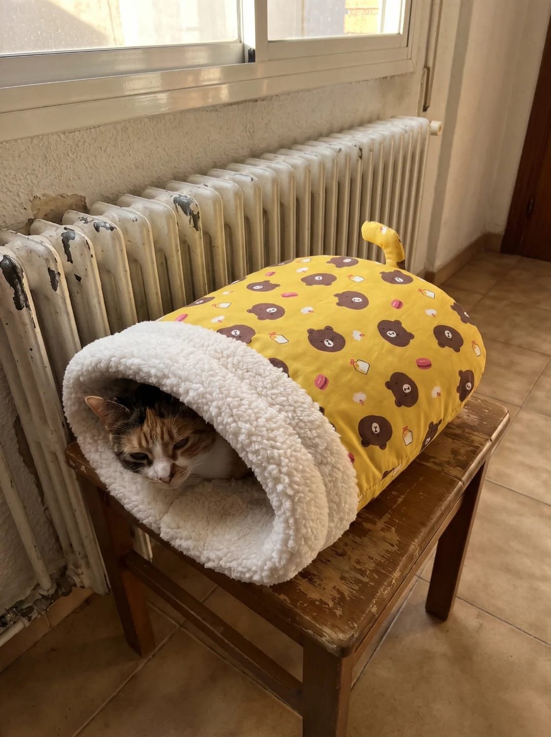 Customer photo review of CozyNido™ · El saco calentito para gatos