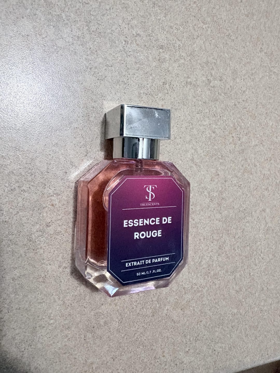 Customer photo review of Essence de Rouge
