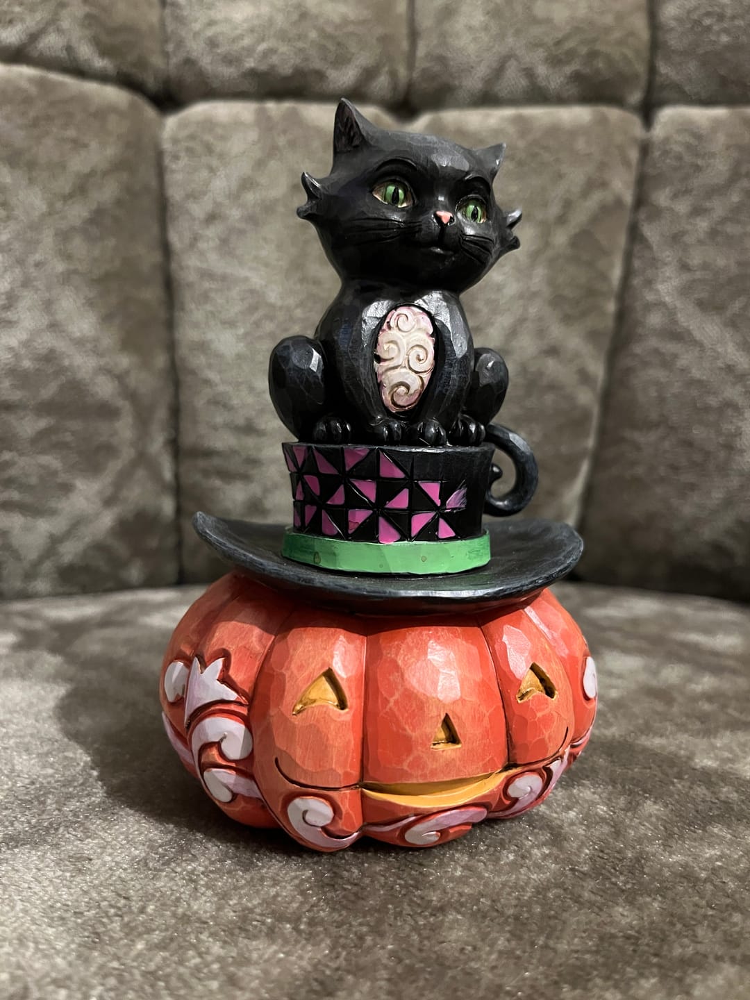 Customer photo review of Heartwood Creek Schwarze Deko- Katze auf Zylinder Figur