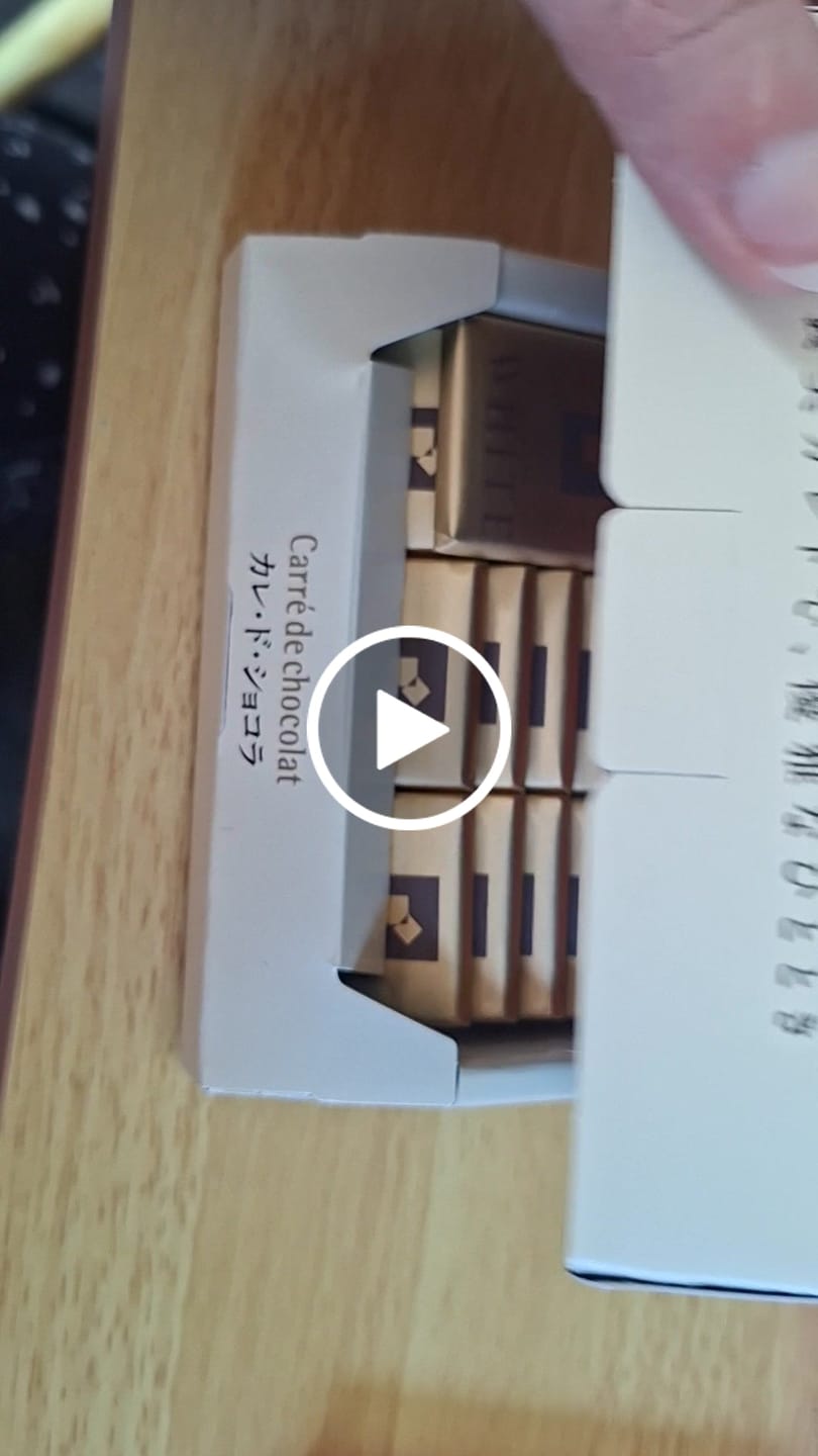 Customer video review of Morinaga Carre de Chocolat Madagascar White 18 Pieces