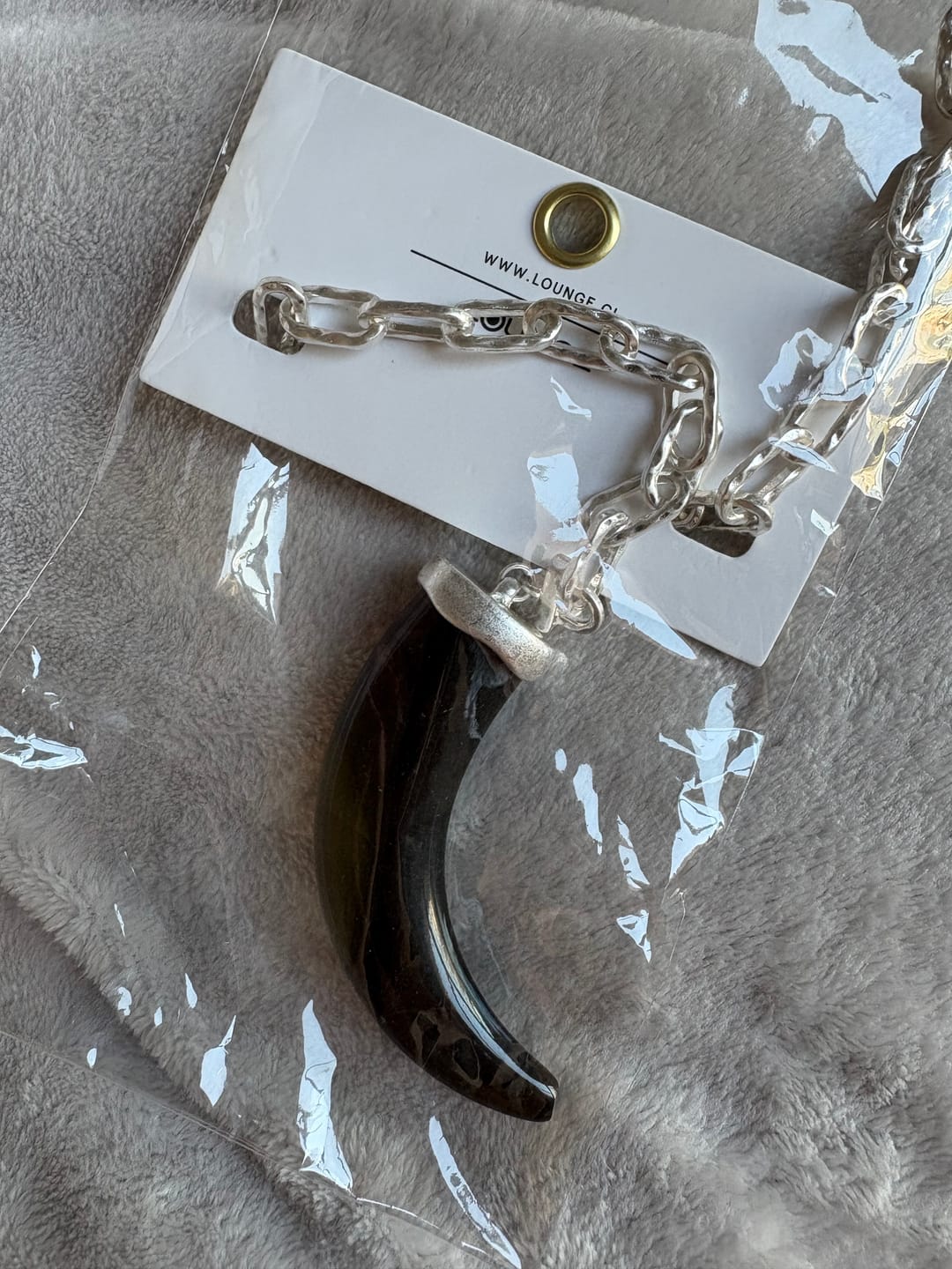 Customer photo review of Collar Colmillo