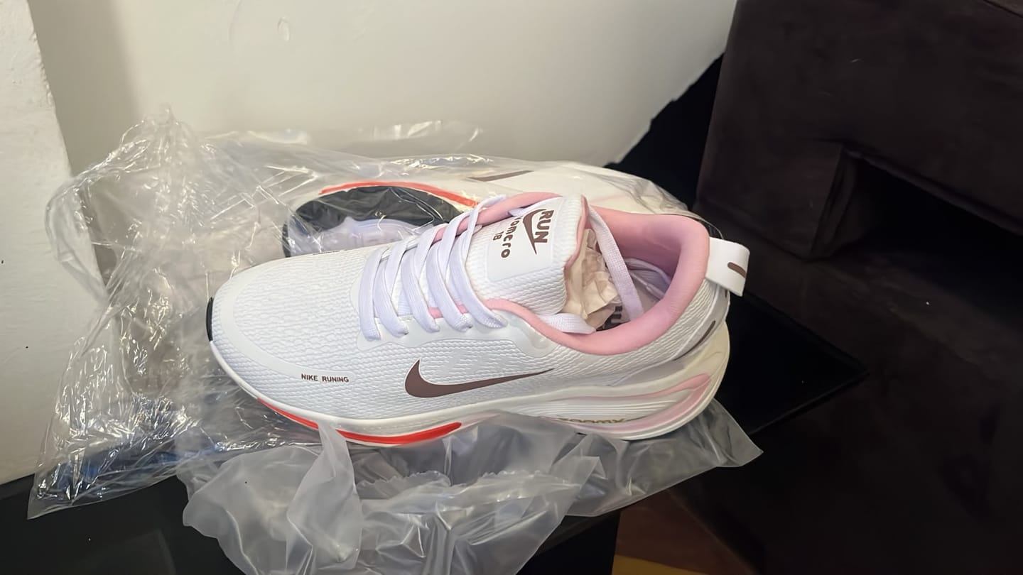 Customer photo review of NIKE VOMERO 18 - BEIGE