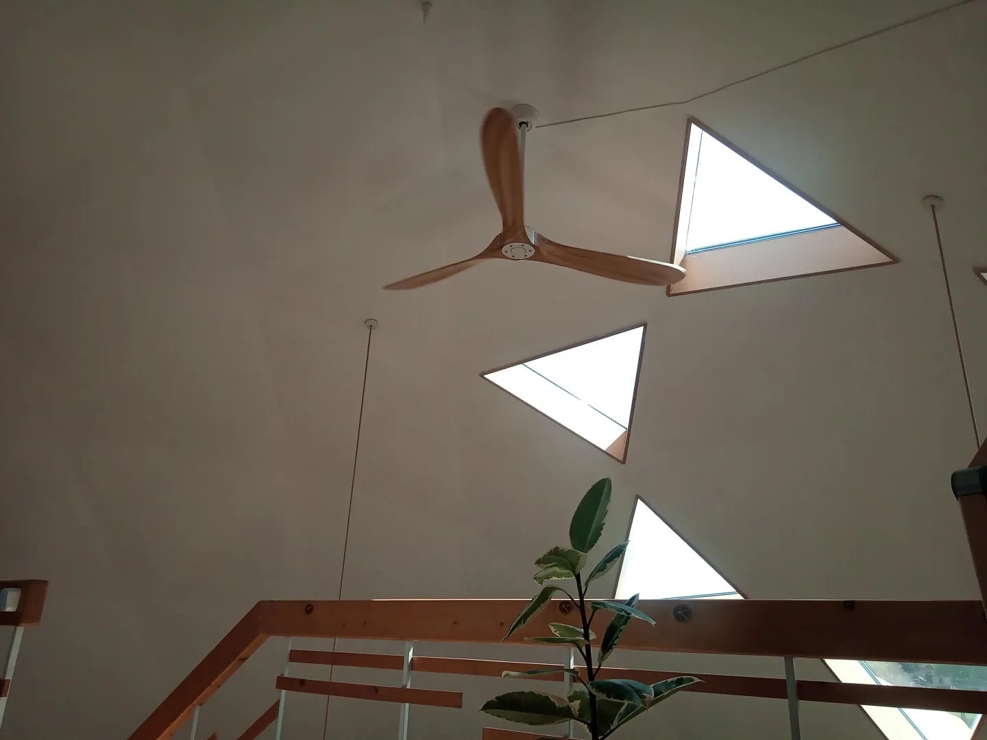 Customer photo review of Wooden Ceiling Fan with Remote, 3 Blades, DC Motor, 132–152 cm