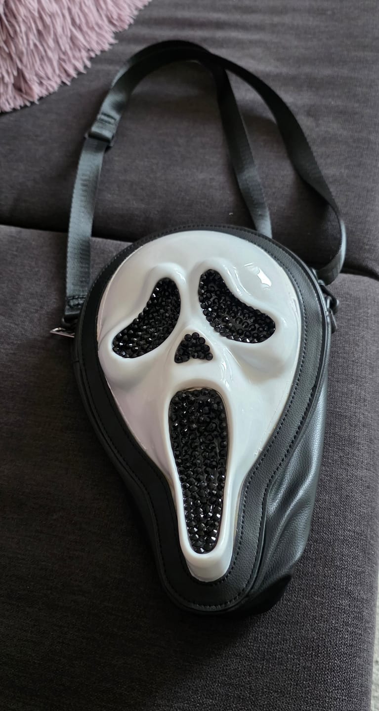 Customer photo review of Original Ghost Face® Crossbody-Tasche mit Masken-Design